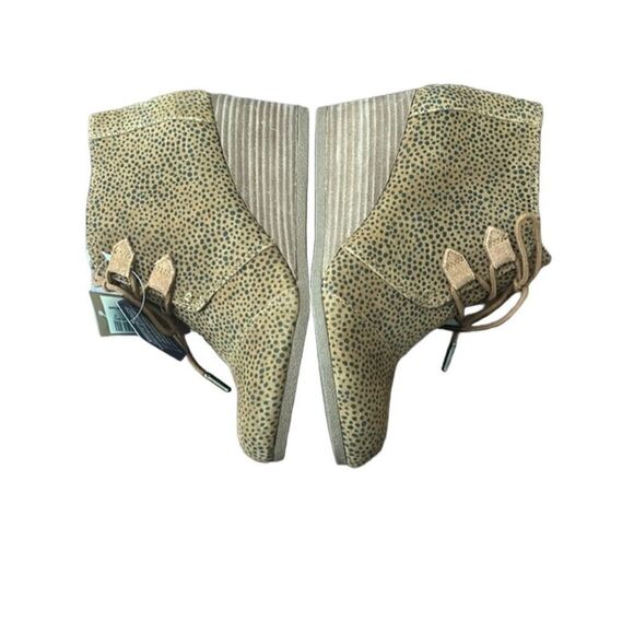 Toms Cheetah Print Wedge Heel Bootie
Shoes(Size 6) - Picture 8 of 11